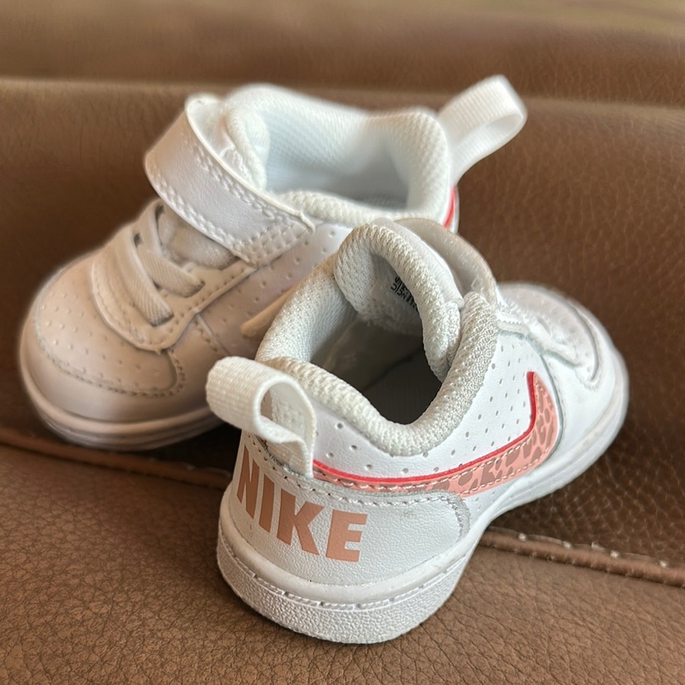 Nike White and Pink Sneakers Classic Design